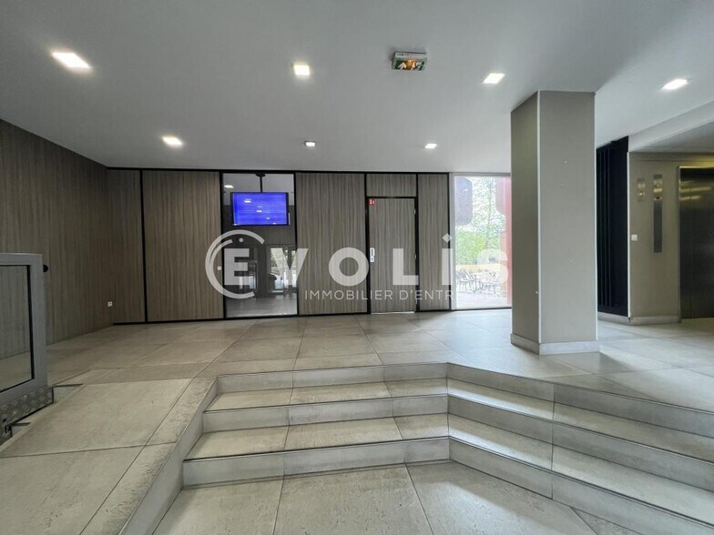 Bureau dans Maisons-Alfort à louer - Hall d’entrée – Image 1 sur 15