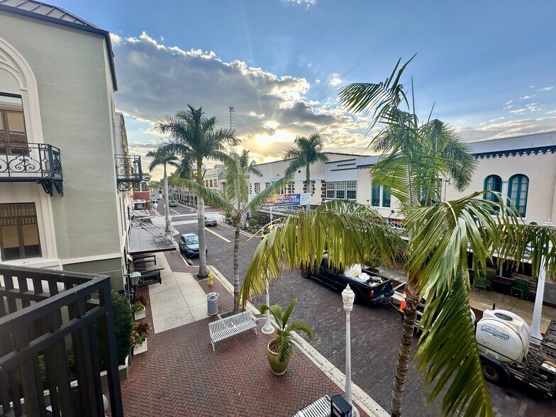 2225 1st St, Fort Myers, FL à louer - Photo de l’immeuble – Image 2 sur 13