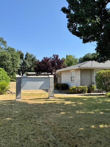 6799 Airport Rd, Redding, CA à vendre - Photo de l’immeuble – Image 3 sur 12