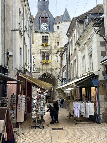 Local commercial dans Amboise à louer - Photo de l’immeuble – Image 1 sur 4