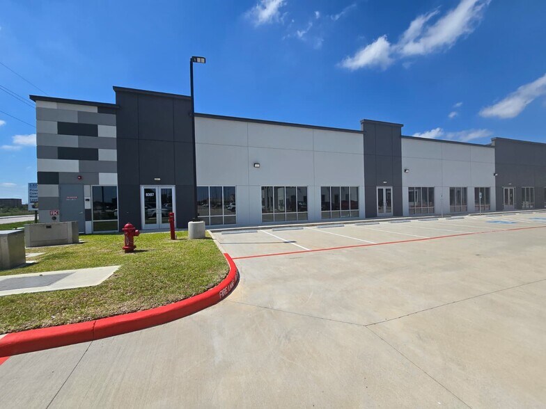8307 FM 723 Rd, Richmond, TX à louer - Photo de l’immeuble – Image 1 sur 2