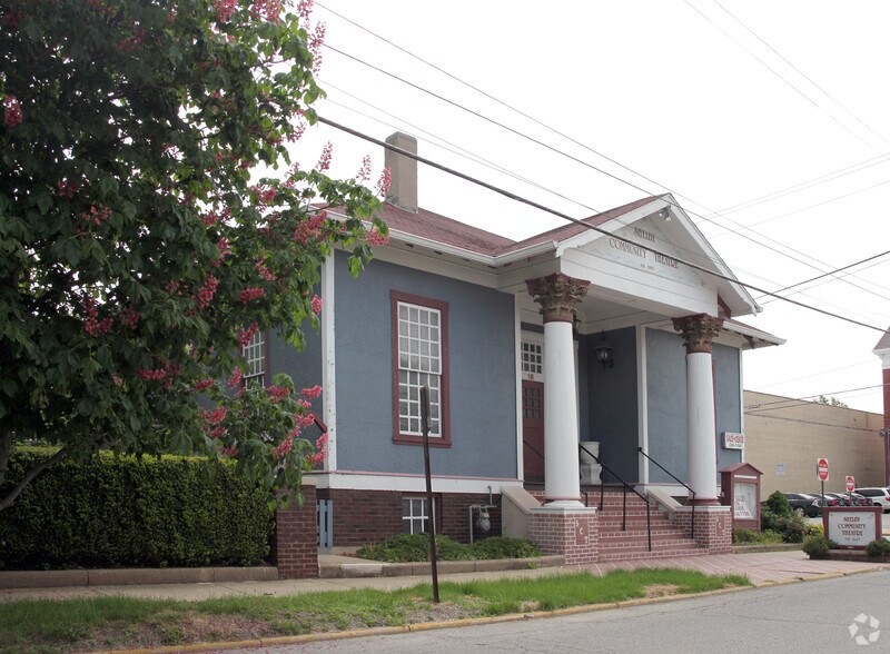 16 S Tompkins St, Shelbyville, IN à vendre - Photo de l’immeuble – Image 2 sur 18