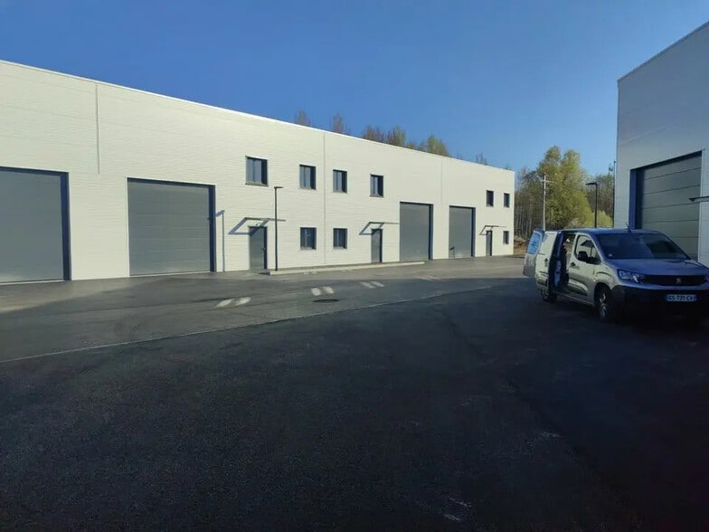 272 Rue Newton, Morestel à louer - Photo de l’immeuble – Image 2 sur 10