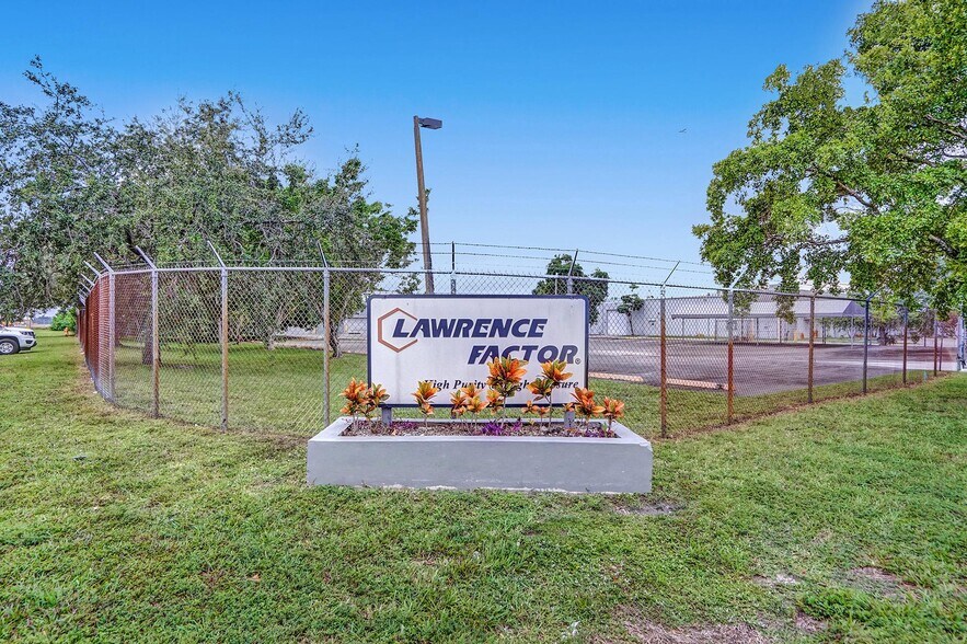 4790 NW 157th St, Miami Gardens, FL à vendre - Photo de l’immeuble – Image 2 sur 10
