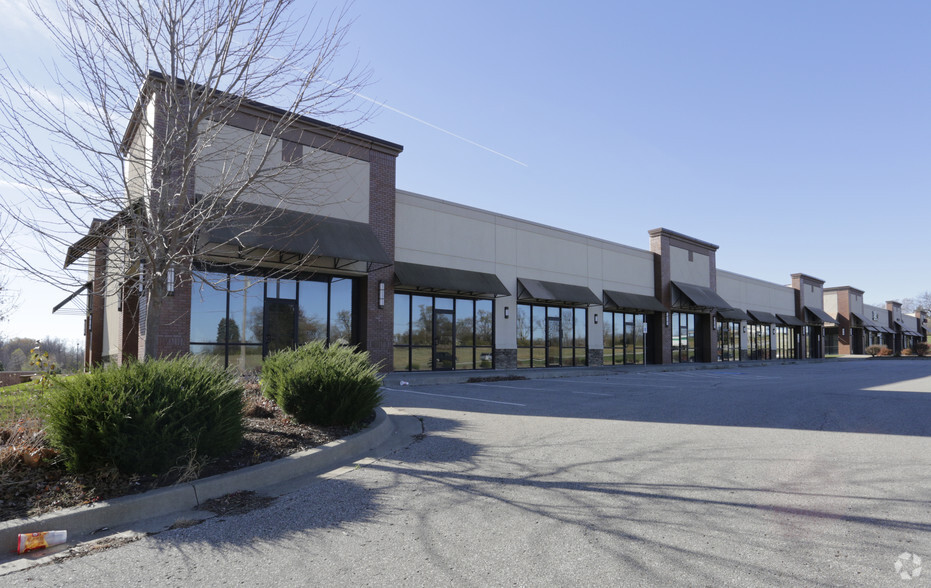 831 W Eisenhower Rd, Lansing, KS à louer - Photo de l’immeuble – Image 3 sur 4