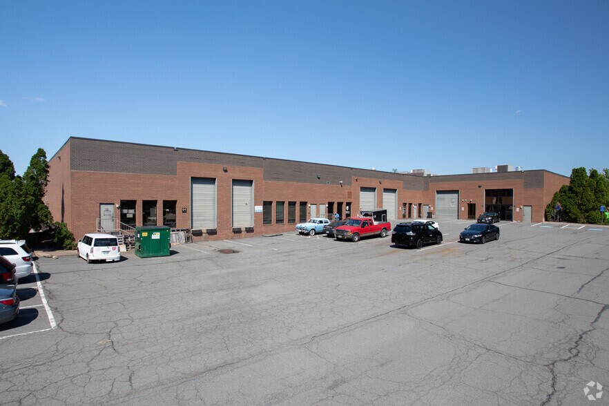 14101 Parke Long Ct, Chantilly, VA à louer - Photo de l’immeuble – Image 3 sur 7