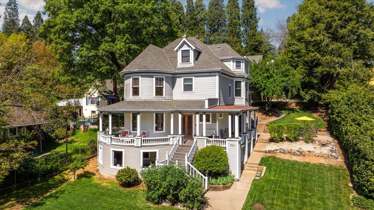 358 Mill St, Grass Valley, CA à vendre Photo principale– Image 1 sur 42