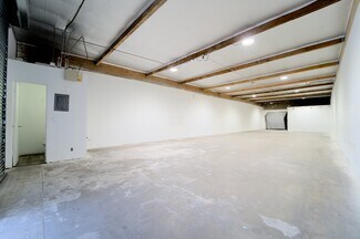 Plus de détails pour 106-136 S Arrowhead Ave, San Bernardino, CA - Local d'activités à louer
