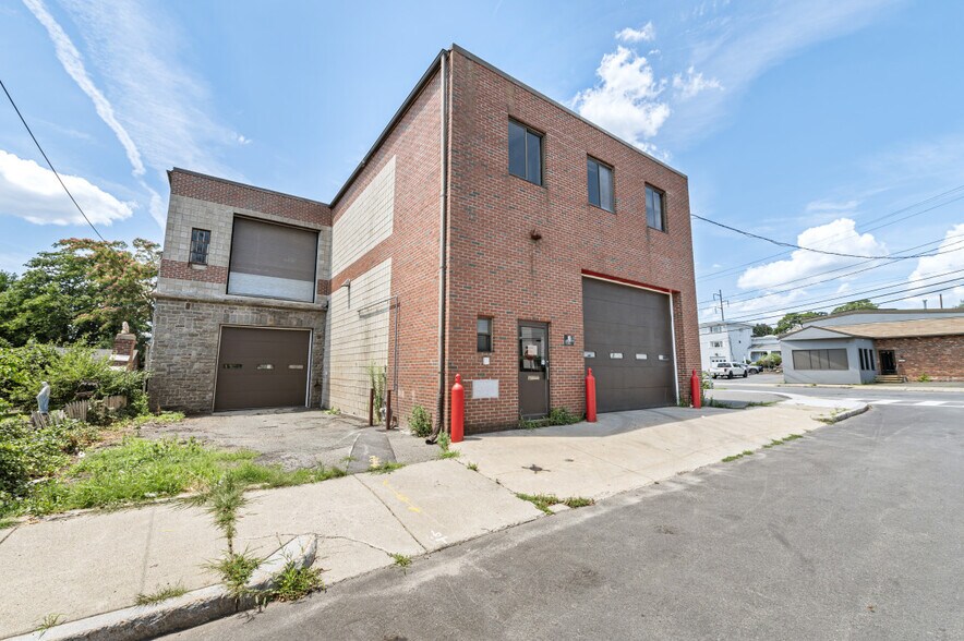 11 Marlboro St, Malden, MA à louer - Photo de l’immeuble – Image 1 sur 21