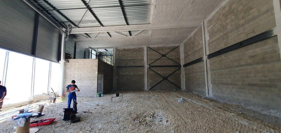 Local commercial dans Givors à louer - Photo de l’immeuble – Image 1 sur 2