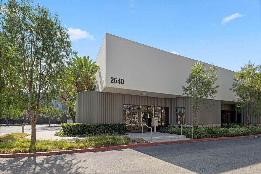 2640 Main St, Irvine, CA à louer - Photo de l’immeuble – Image 2 sur 2