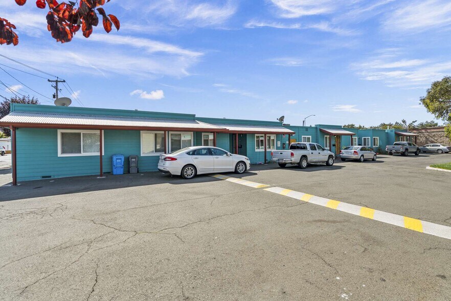 1015 S A St, Santa Rosa, CA à vendre - Photo de l’immeuble – Image 3 sur 17
