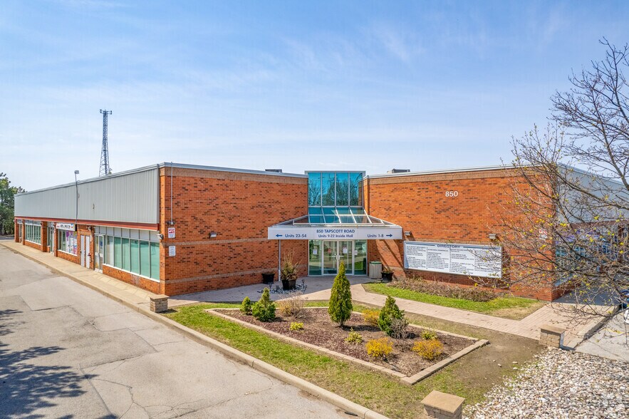 850 Tapscott Rd, Toronto, ON à vendre - Photo principale – Image 1 sur 8