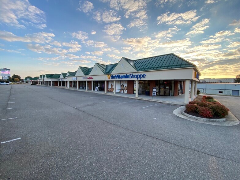 551-595 Southpark Blvd, Colonial Heights, VA à louer - Photo de l’immeuble – Image 3 sur 4