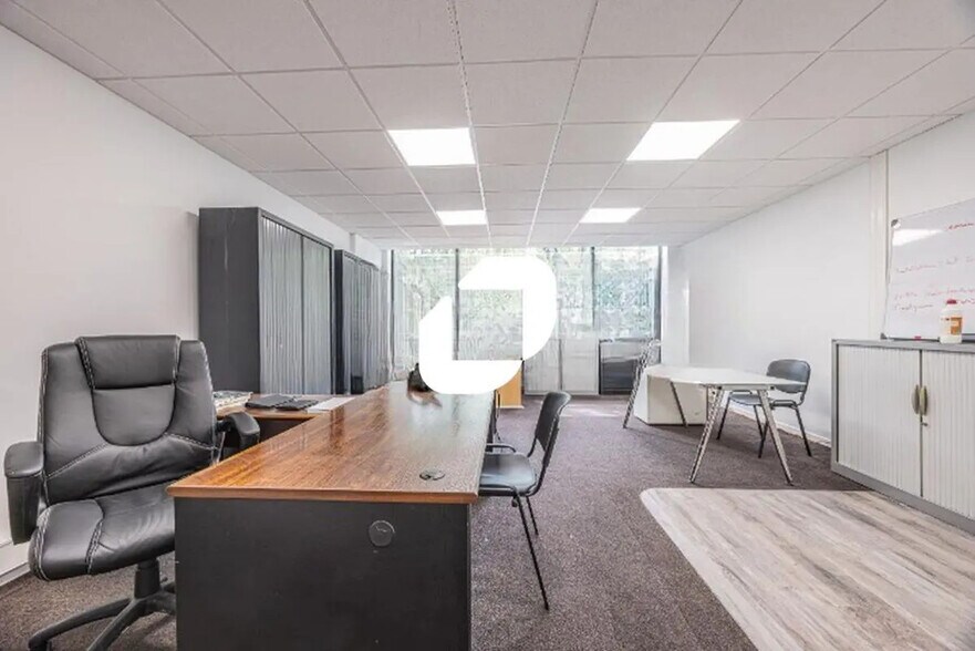 Bureau dans Lognes à vendre - Photo de l’immeuble – Image 2 sur 9