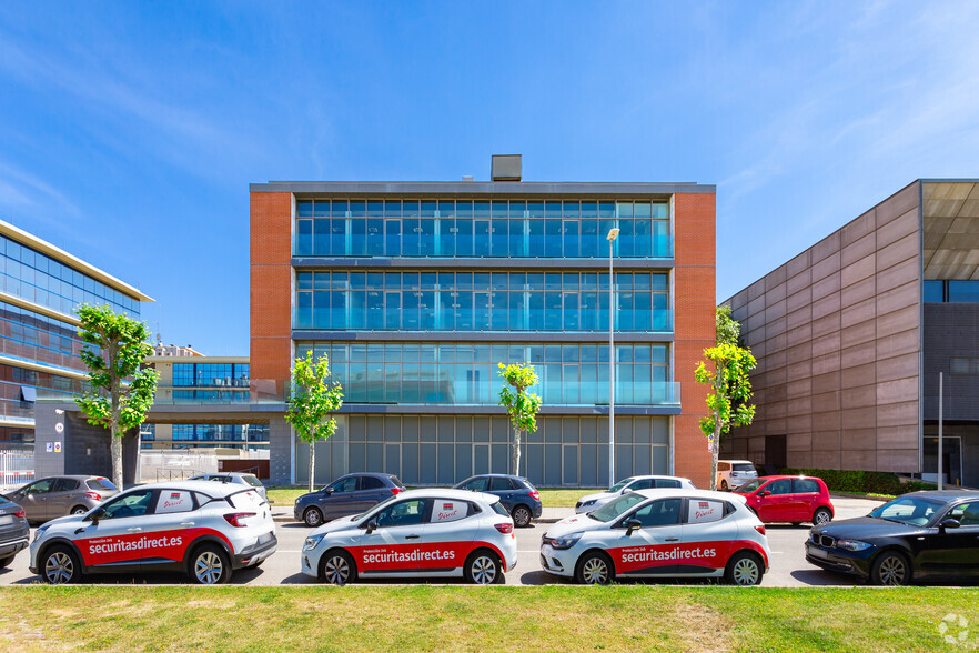 Avinguda Del Baix Llobregat, 5, El Prat de Llobregat, Barcelona à louer - Photo de l’immeuble – Image 3 sur 4