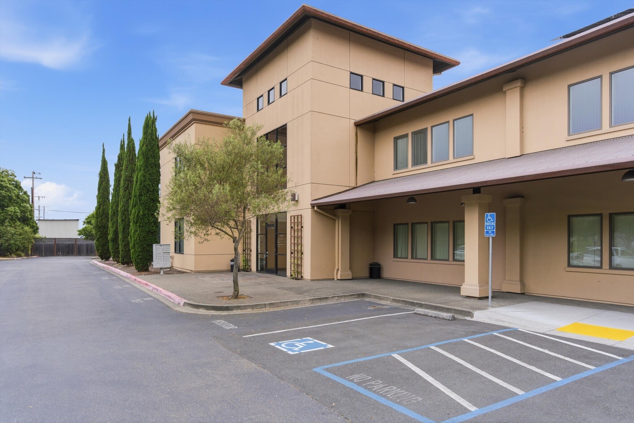 1550 Airport Blvd, Santa Rosa, CA à louer Photo principale– Image 1 sur 41