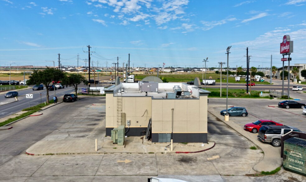611 Rancho Viejo Dr, Laredo, TX à louer - Photo de l’immeuble – Image 3 sur 13