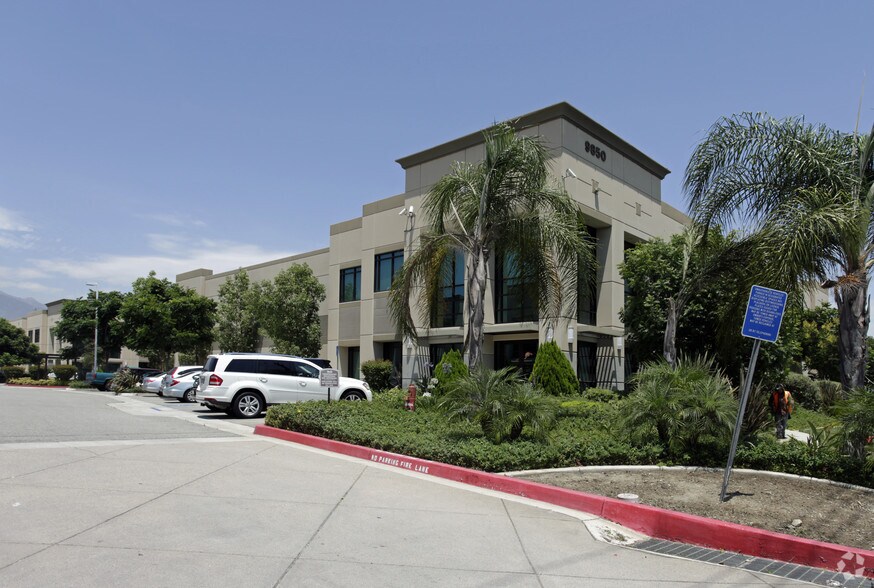 9850 6th St, Rancho Cucamonga, CA à louer - Photo de l’immeuble – Image 1 sur 23