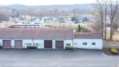 76-88 South End Plz, New Milford, CT à louer Photo de l’immeuble– Image 1 sur 1