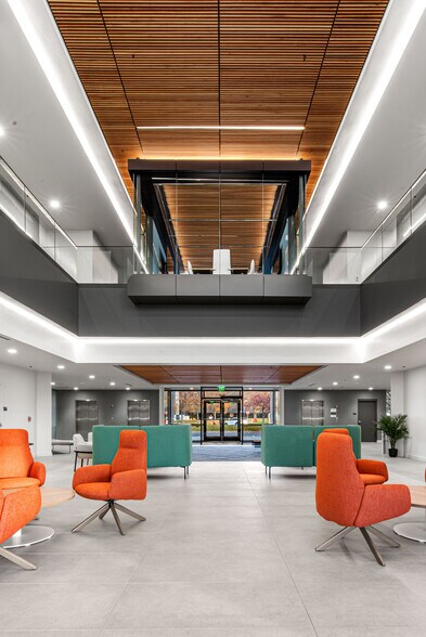 860 W LeVoy Dr, Taylorsville, UT à louer - Hall d’entrée – Image 3 sur 23