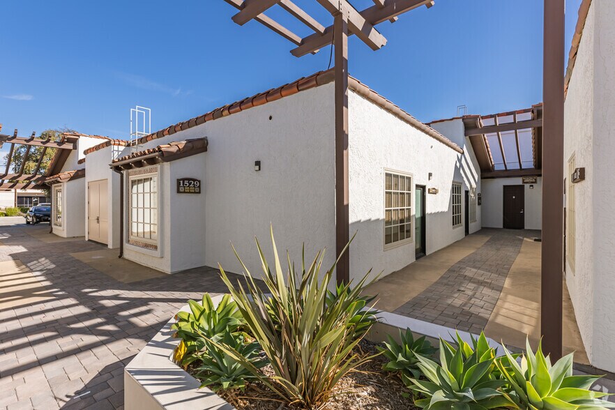 1529 Grand Ave, San Marcos, CA à louer - Photo de l’immeuble – Image 3 sur 9