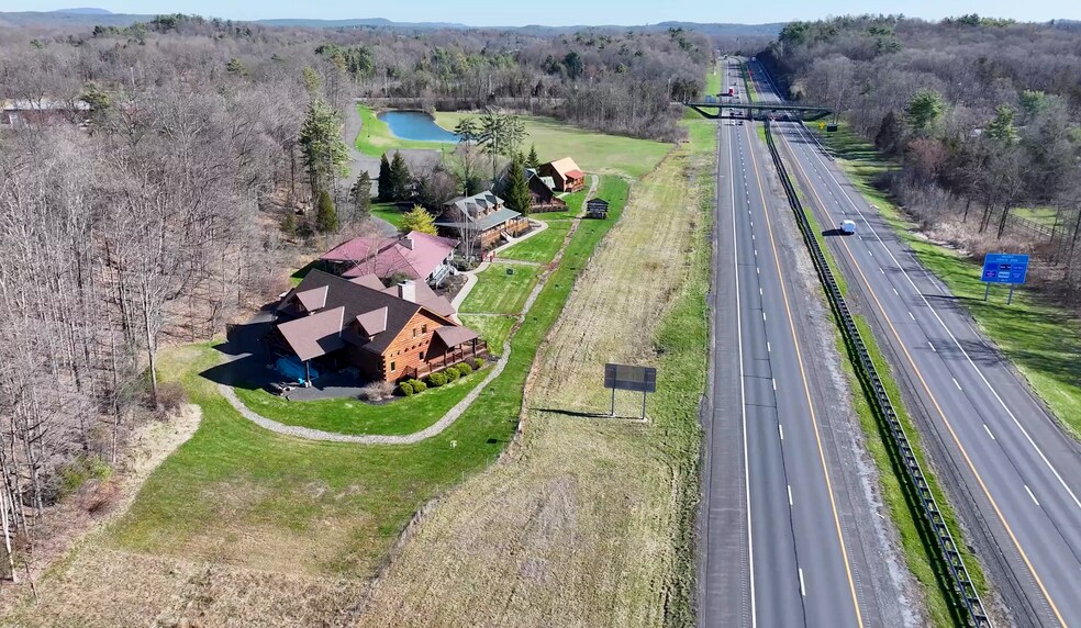 60 Peoples Rd, Saugerties, NY à vendre - Photo de l’immeuble – Image 2 sur 18
