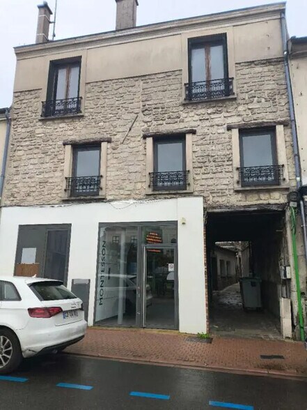 Local commercial dans Montesson à louer - Photo de l’immeuble – Image 1 sur 12