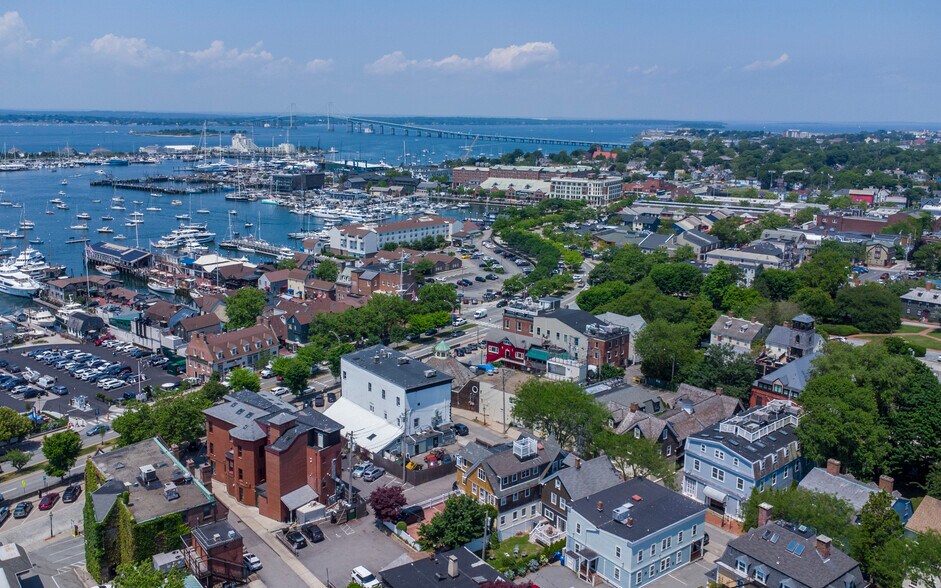 28 Pelham St, Newport, RI à louer - Photo de l’immeuble – Image 2 sur 49