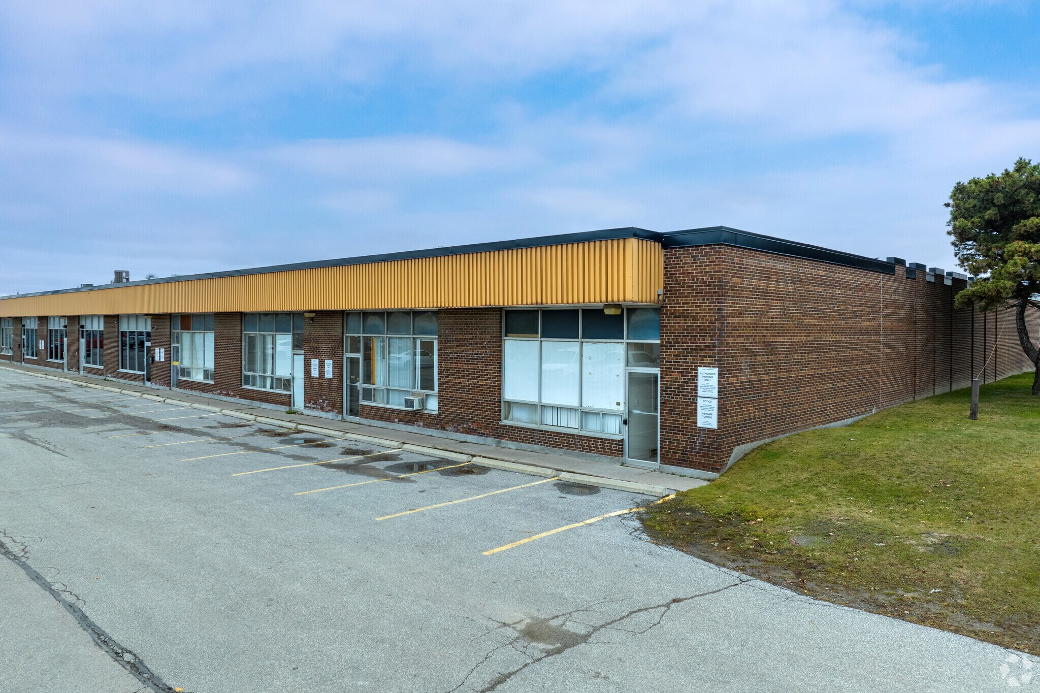 69 Millwick Dr, Toronto, ON à louer Photo principale– Image 1 sur 5