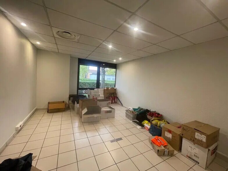 Bureau dans Vénissieux à louer - Photo intérieure – Image 3 sur 8