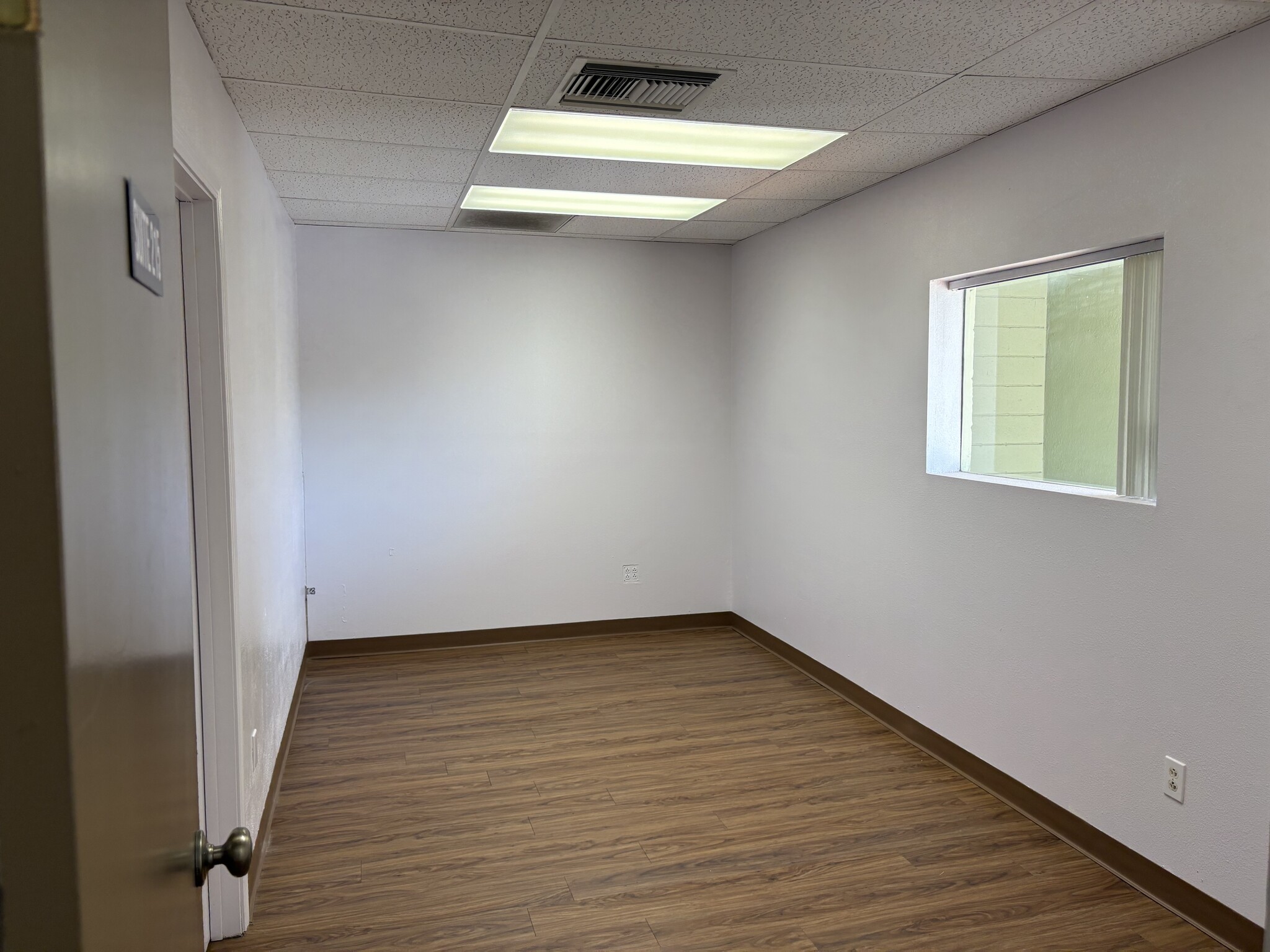 655 N Palm Canyon Dr, Palm Springs, CA à louer Photo intérieure– Image 1 sur 3