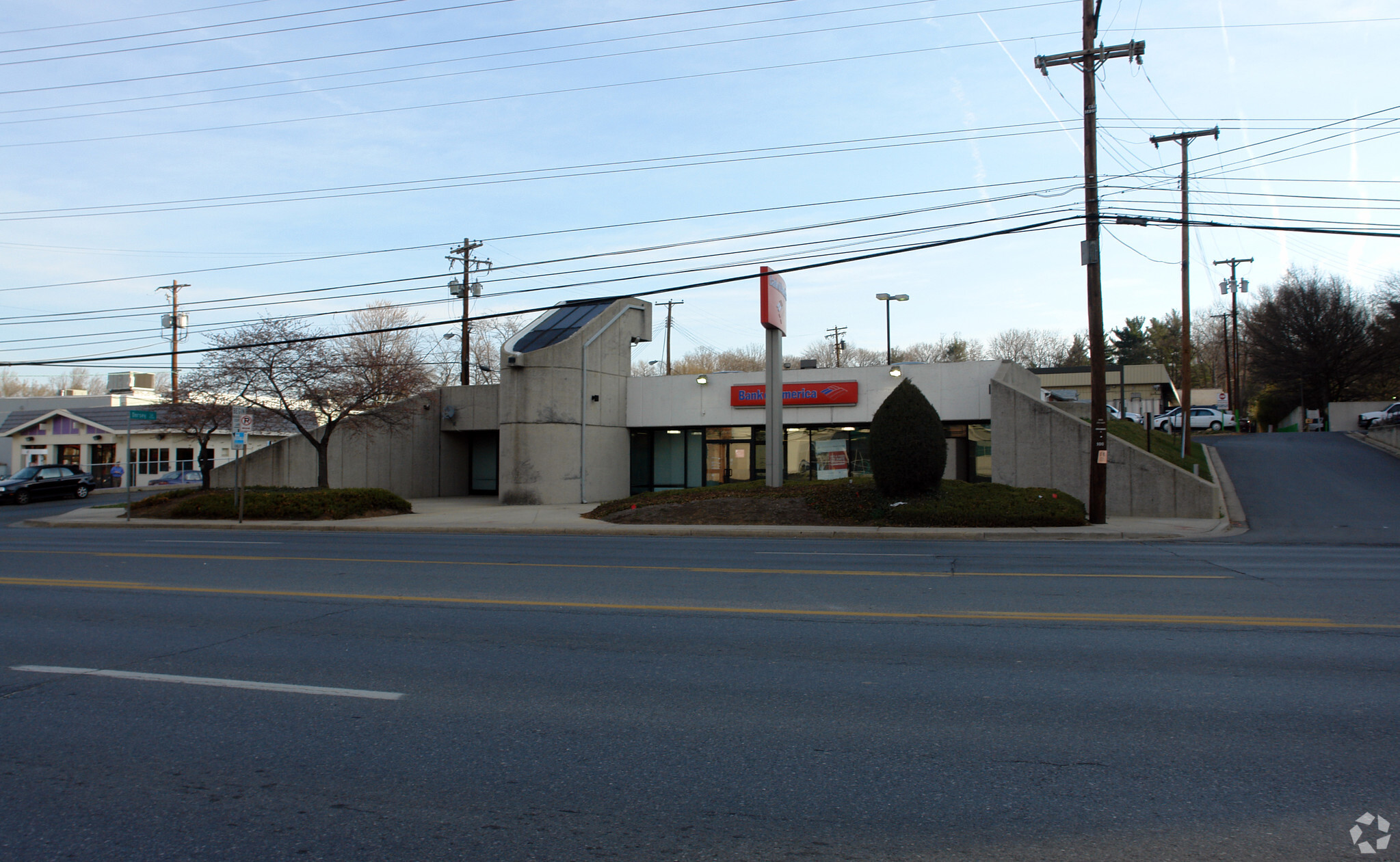 5135 River Rd, Bethesda, MD à louer Photo principale– Image 1 sur 5