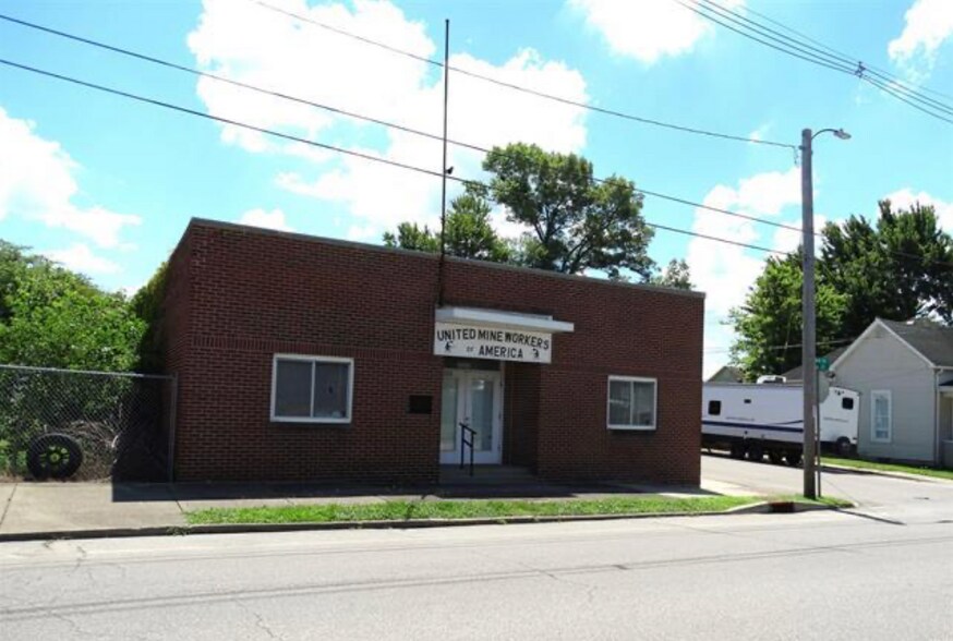 320 S 3rd St, Boonville, IN à vendre - Photo de l’immeuble – Image 2 sur 16