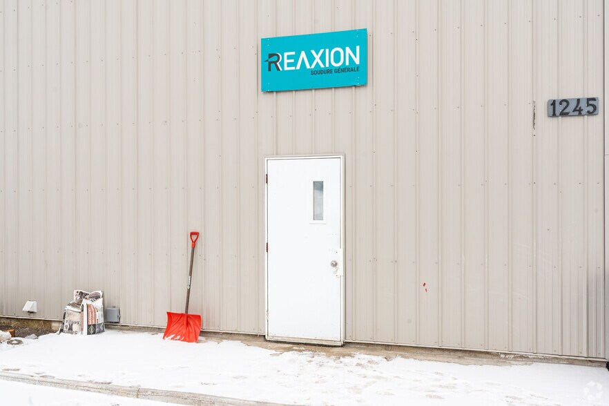 1245 St J.-A.-Bombardier, Lévis, QC à louer - Photo de l’immeuble – Image 3 sur 4