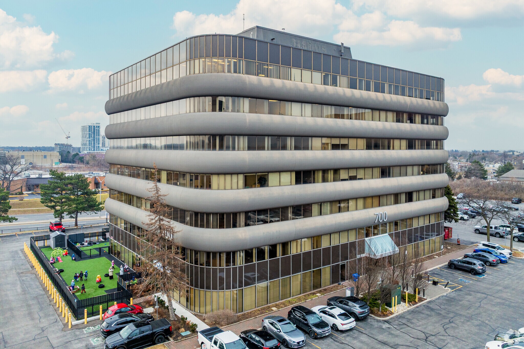 700 Dorval Dr, Oakville, ON à louer Photo de l’immeuble– Image 1 sur 36