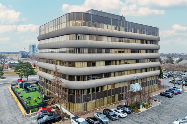 Plus de détails pour 700 Dorval Dr, Oakville, ON - Bureau à louer
