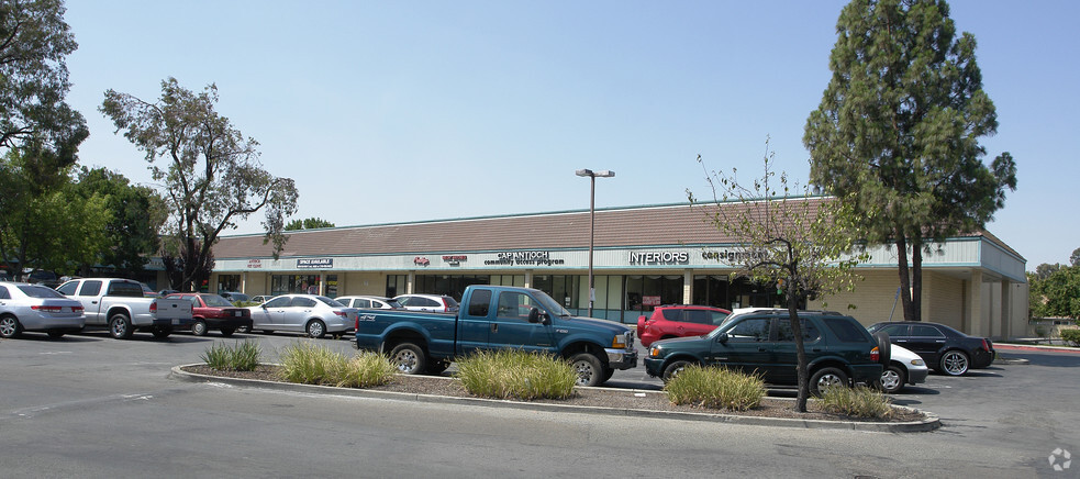 3612-3714 Lone Tree Way, Antioch, CA à louer - Photo de l’immeuble – Image 3 sur 4