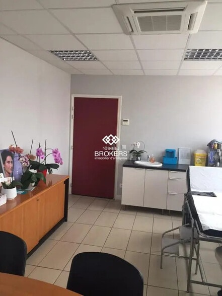 Local commercial dans Orly à vendre - Photo de l’immeuble – Image 1 sur 9