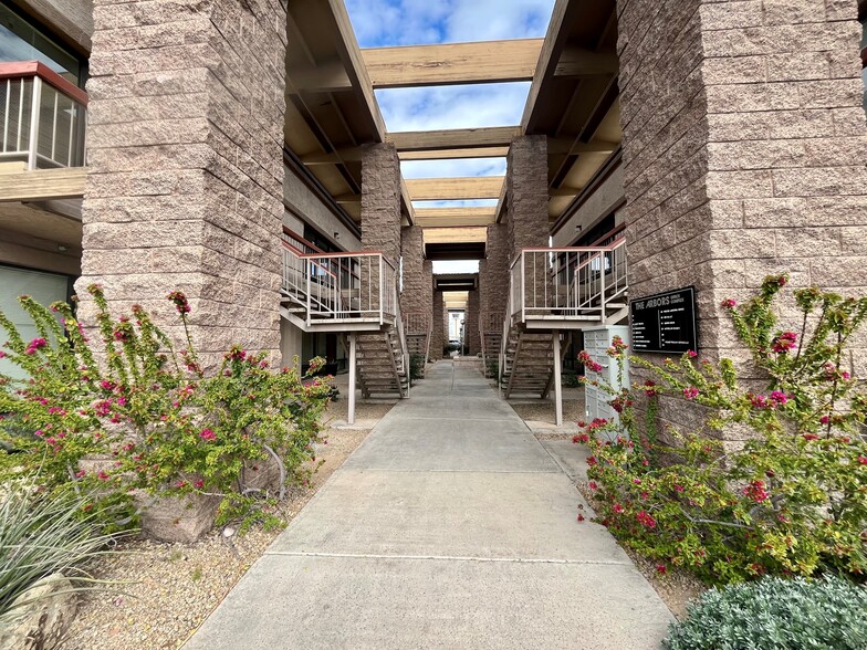 7898 E Acoma Dr, Scottsdale, AZ à louer - Photo de l’immeuble – Image 2 sur 3