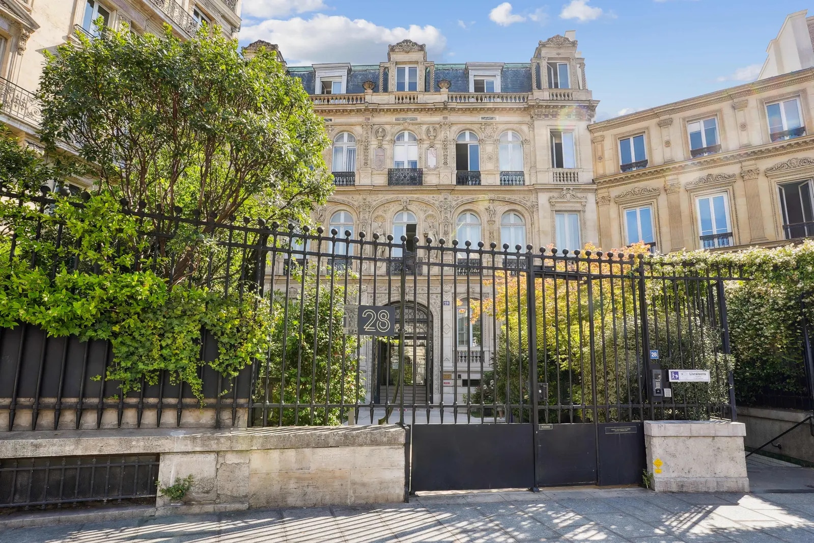 28 Place Saint-Georges, Paris à louer Photo de l’immeuble– Image 1 sur 9
