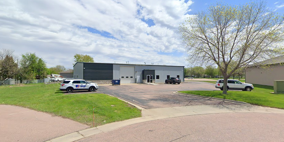 516 N Garfield Cir, Sioux Falls, SD à louer - Photo de l’immeuble – Image 1 sur 4