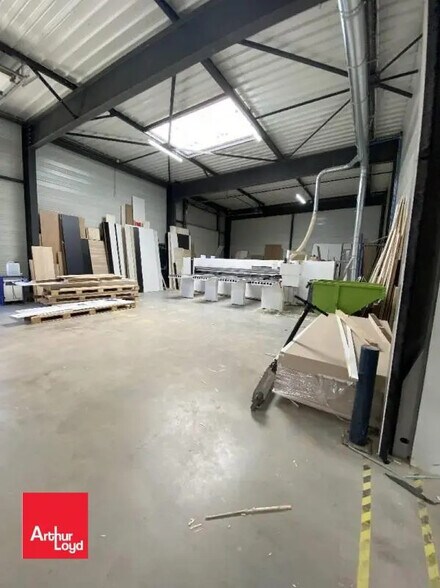 Local d’activités dans Gellainville à louer - Photo de l’immeuble – Image 3 sur 4