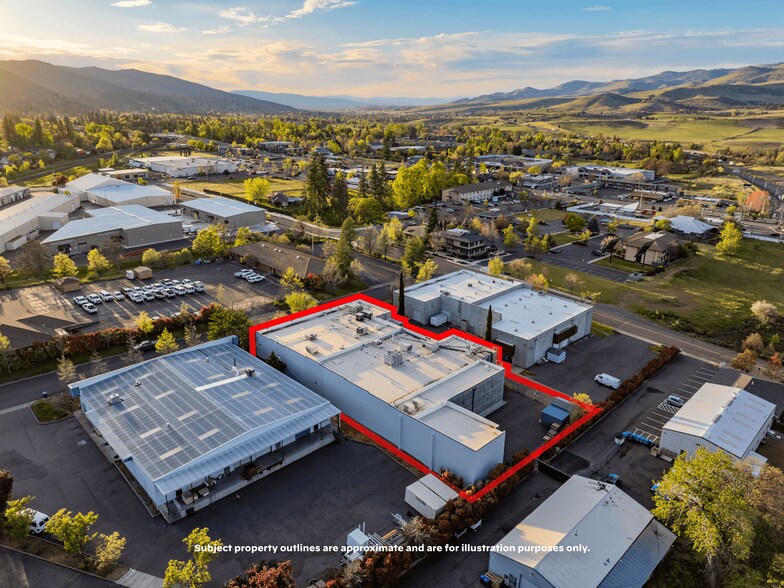 710 Jefferson Ave, Ashland, OR à louer - Photo de l’immeuble – Image 3 sur 86