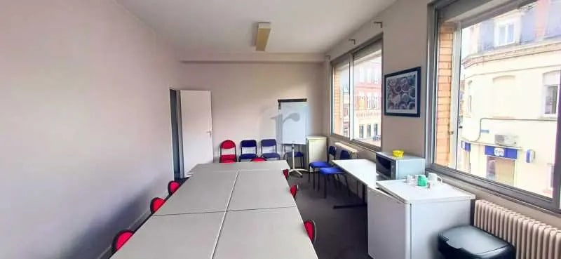 Bureau dans Armentières à louer - Photo de l’immeuble – Image 3 sur 5