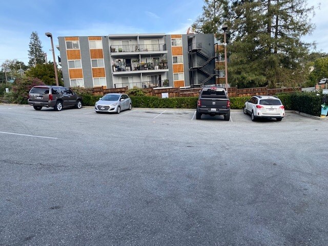 3201 Oak Knoll Dr, Redwood City, CA à louer - Photo de l’immeuble – Image 3 sur 6