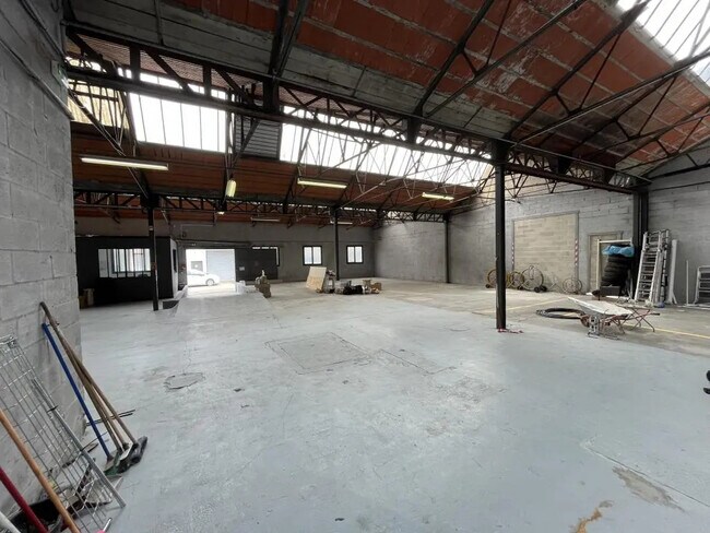 Plus de détails pour Bureau, Local d'activités à louer