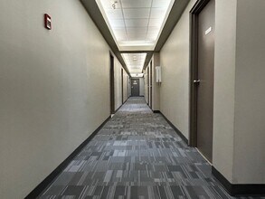 8120 Granville Ave, Richmond, BC à louer Photo intérieure– Image 1 sur 2