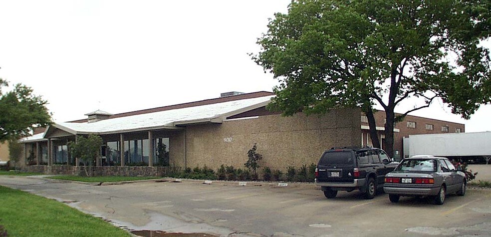 9010 John W Carpenter Fwy, Dallas, TX à louer - Photo de l’immeuble – Image 3 sur 7
