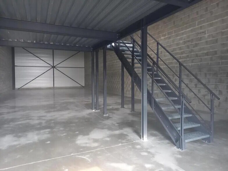 Local d'activités dans BRETTEVILLE-SUR-ODON à vendre - Photo de l’immeuble – Image 3 sur 8